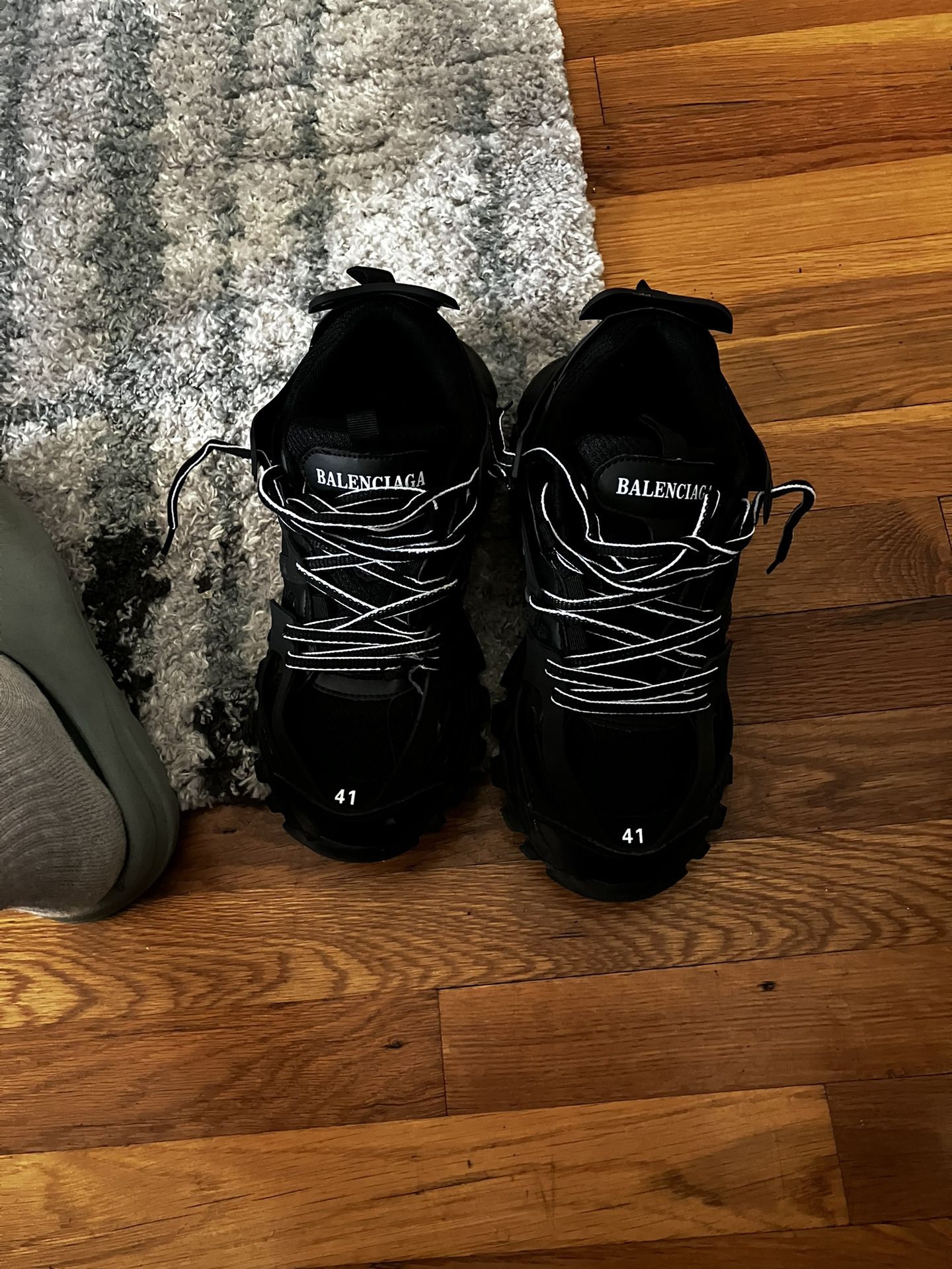 track runners size 8