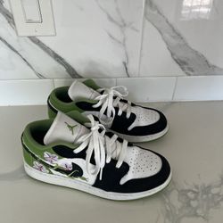 Nike GS Air Jordan 1 Floral  Size 8