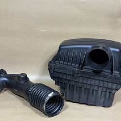 2019 - 2025 DODGE  RAM 1500 ENGINE AIR CLEANER ASSEMBLY  OEM  MOPAR 