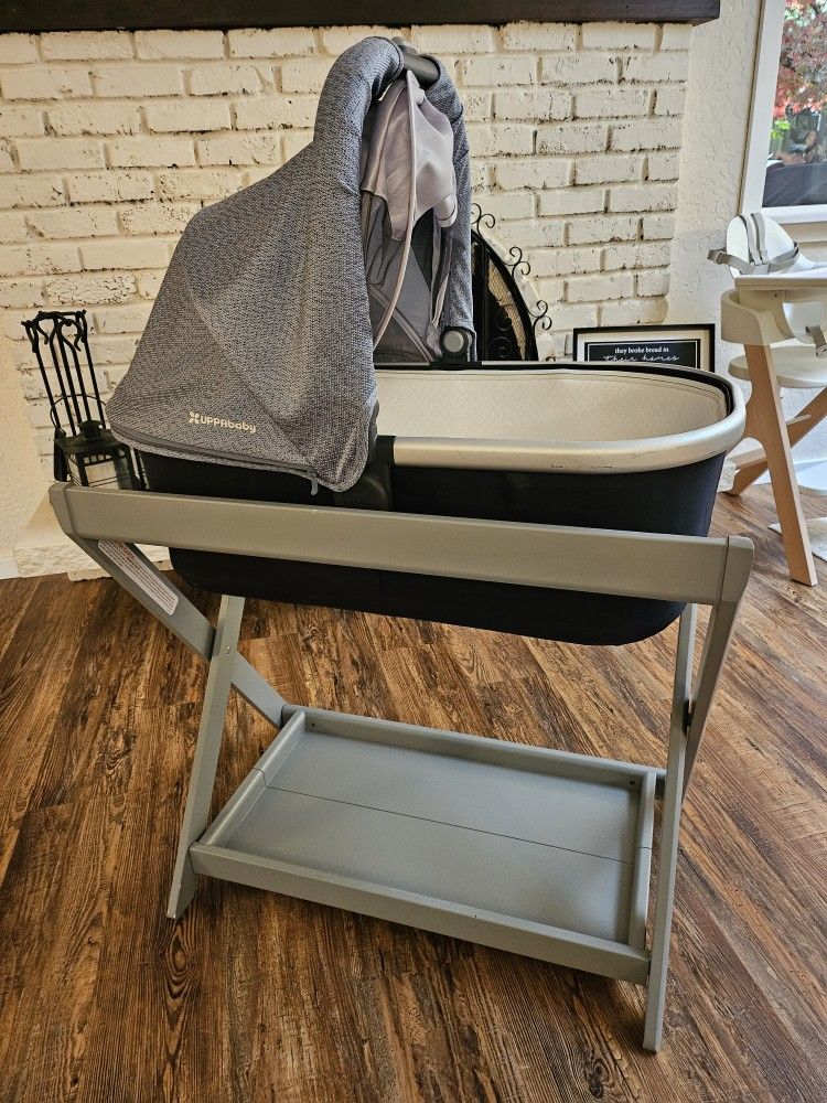 UPPABaby Vista Bassinet and Stand