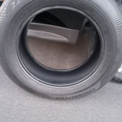 Llanta 225/65 R17.  $ 30 Buena Condición 