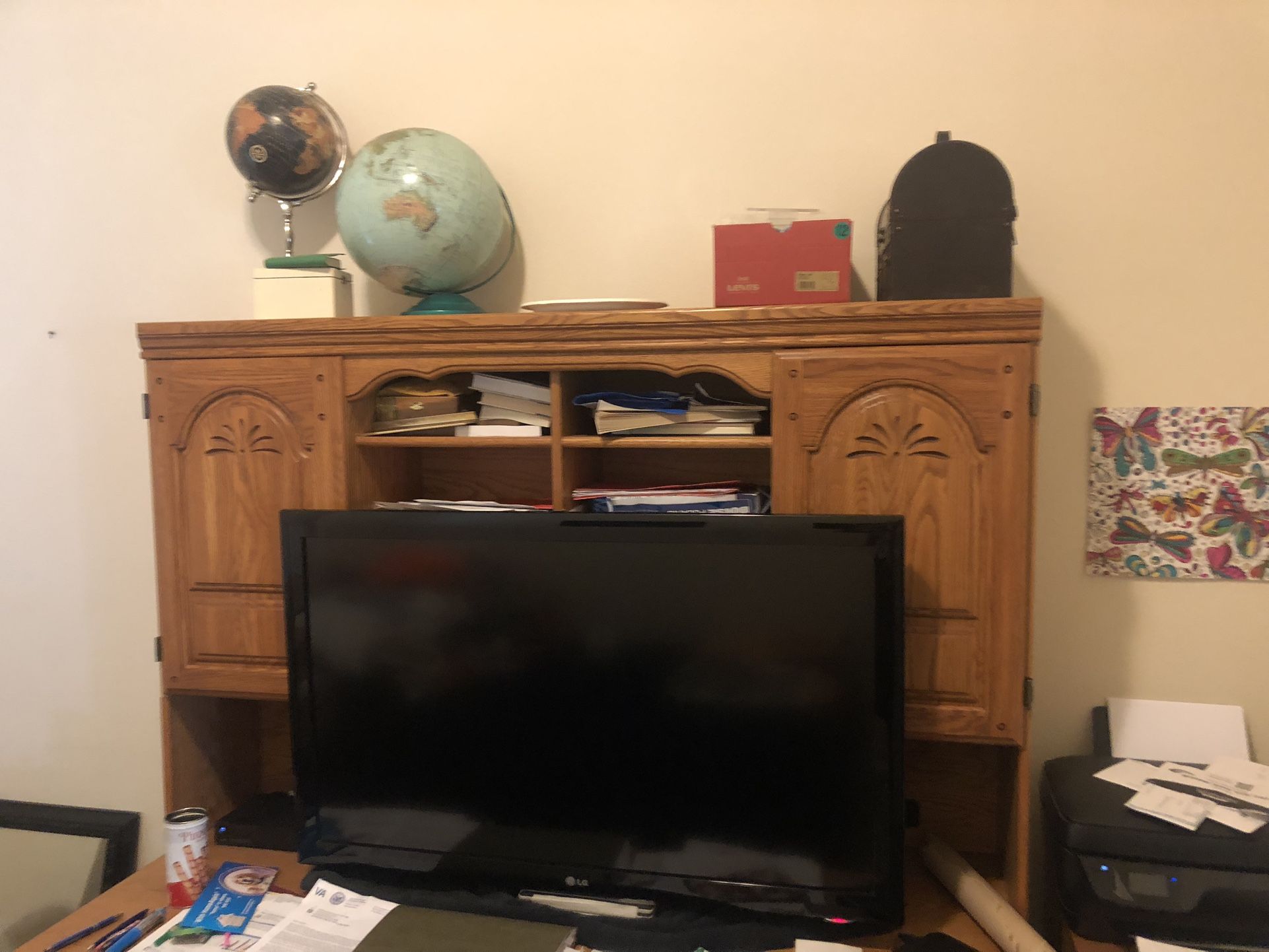 Desk With Hutch
