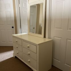Girls Lexington Dresser With Mirror  