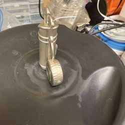 Elegant vintage-style gold quartz clock. $5 each