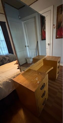 Dresser set