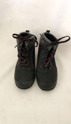 Used Boots for boys CAT & JACK in black Sz 1