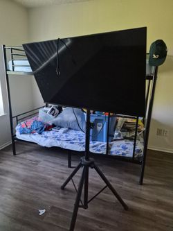32 smart tv with Stand and remote