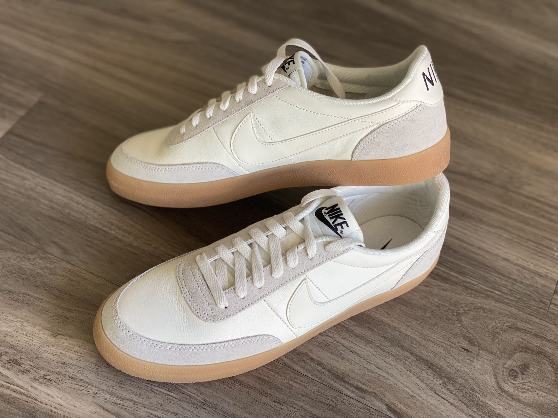 nike shoes with yellow bottom