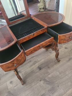 Jewery Dresser