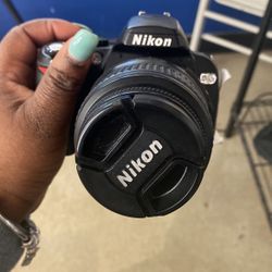 Nikon $70 With Charger And Case ((D40x))