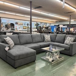 🔥 Hot Deal 🔥 Brand New 3pc Name Brand Sectional Couch $1399, Finance Available, Delivery Available 
