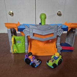 Fisher Price Little People Hot Wheels Wheelies Racetrack 