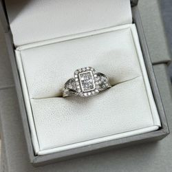 10k White Gold Diamond Ring