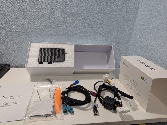 Wireless Apple Carplay Android Auto Decoder for Model 3 Model Y Intel Chip with USB port 