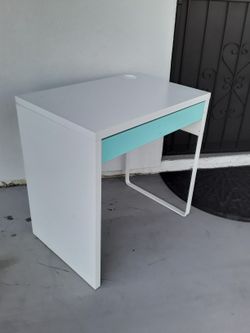 Desk 29 W X 20 L X 29 H Inches 
