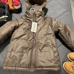 New Warm Puffy Coat 2 Pockets And Hoodie With Zipper Size 5. $25..