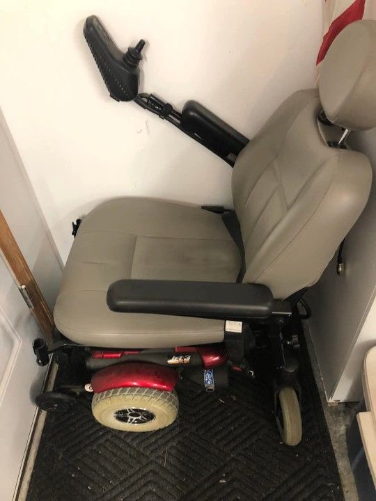 MOBILITY CHAIR