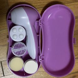 Facial Cleansing Brush