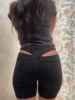 Adika Stretchy Tight Fit High Waisted Black Shorts Cutout Back Size XS-S (0-4) — Women’s Denim Cute Fairy Summer Charcoal Skater Jorts
