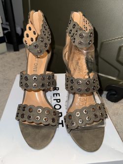 Olive green heels (size 8.5)