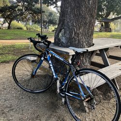 🚴‍♂️ Trek Road Bike – Great Condition!