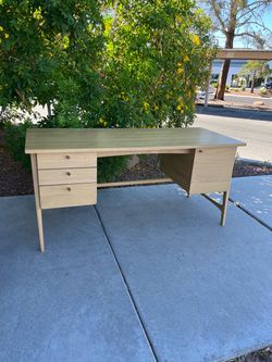 Executive Desk Mid Century Modern ($10 delivery )