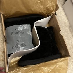 Uggs Boots, I HAVE SIZE 6 And 7 Available 