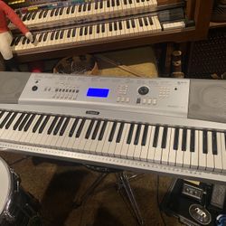 Yamaha DGX-220 Portable Grand Piano 76 Keys