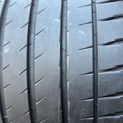 1 Llanta 305/30ZR19 Michelin PILOT SPORT 4S 