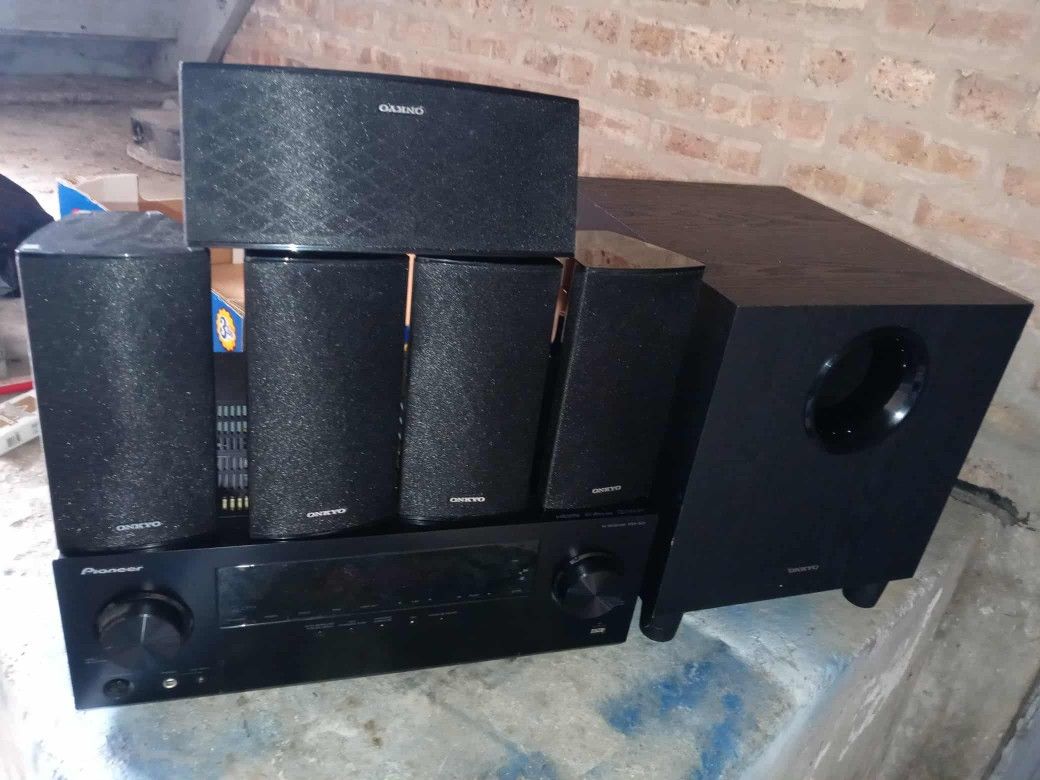Receiver. 5 Speakers And Subwoofer