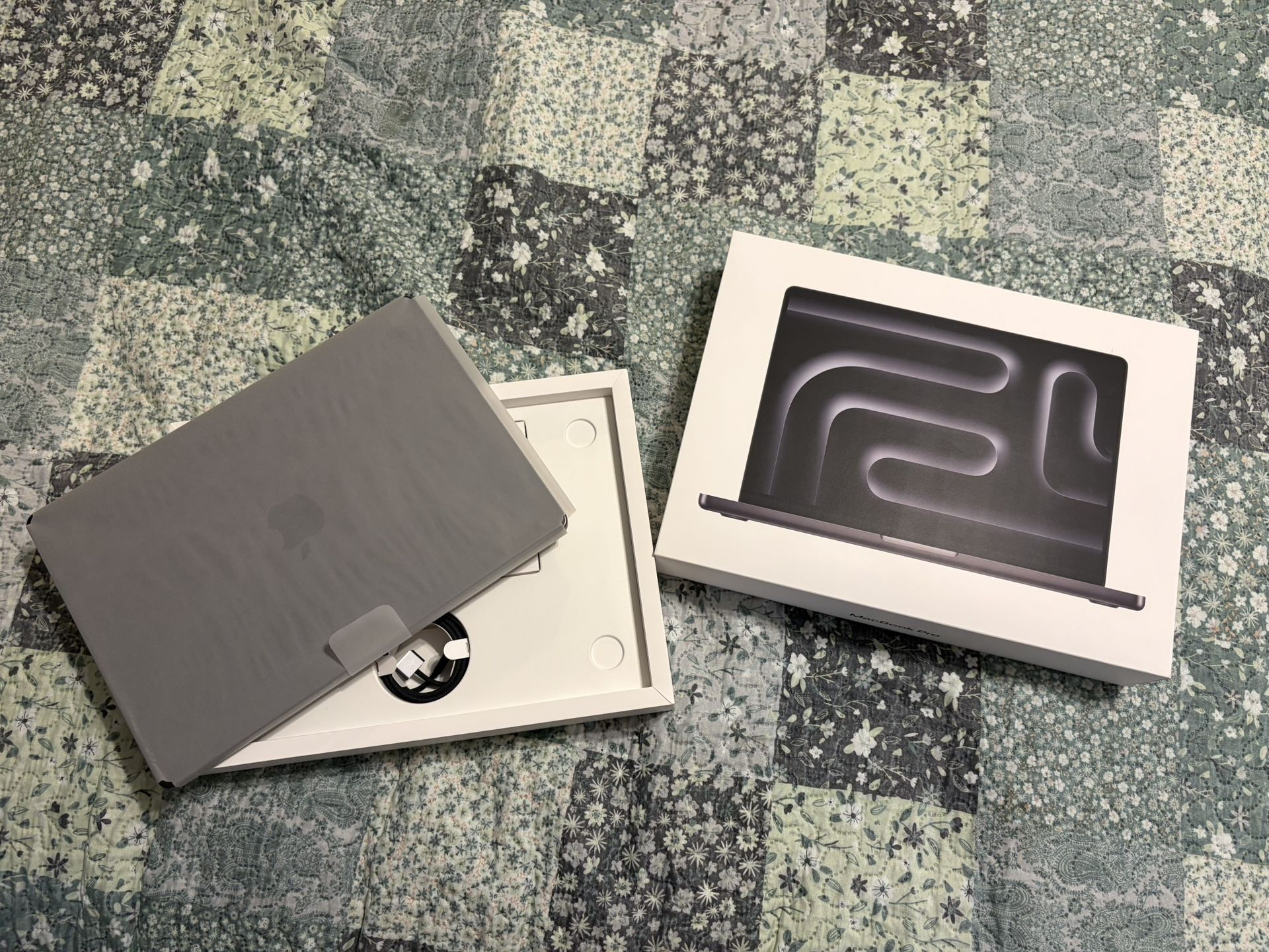 MacBook Pro 14, M4 16gb RAM, 512Gb SSD