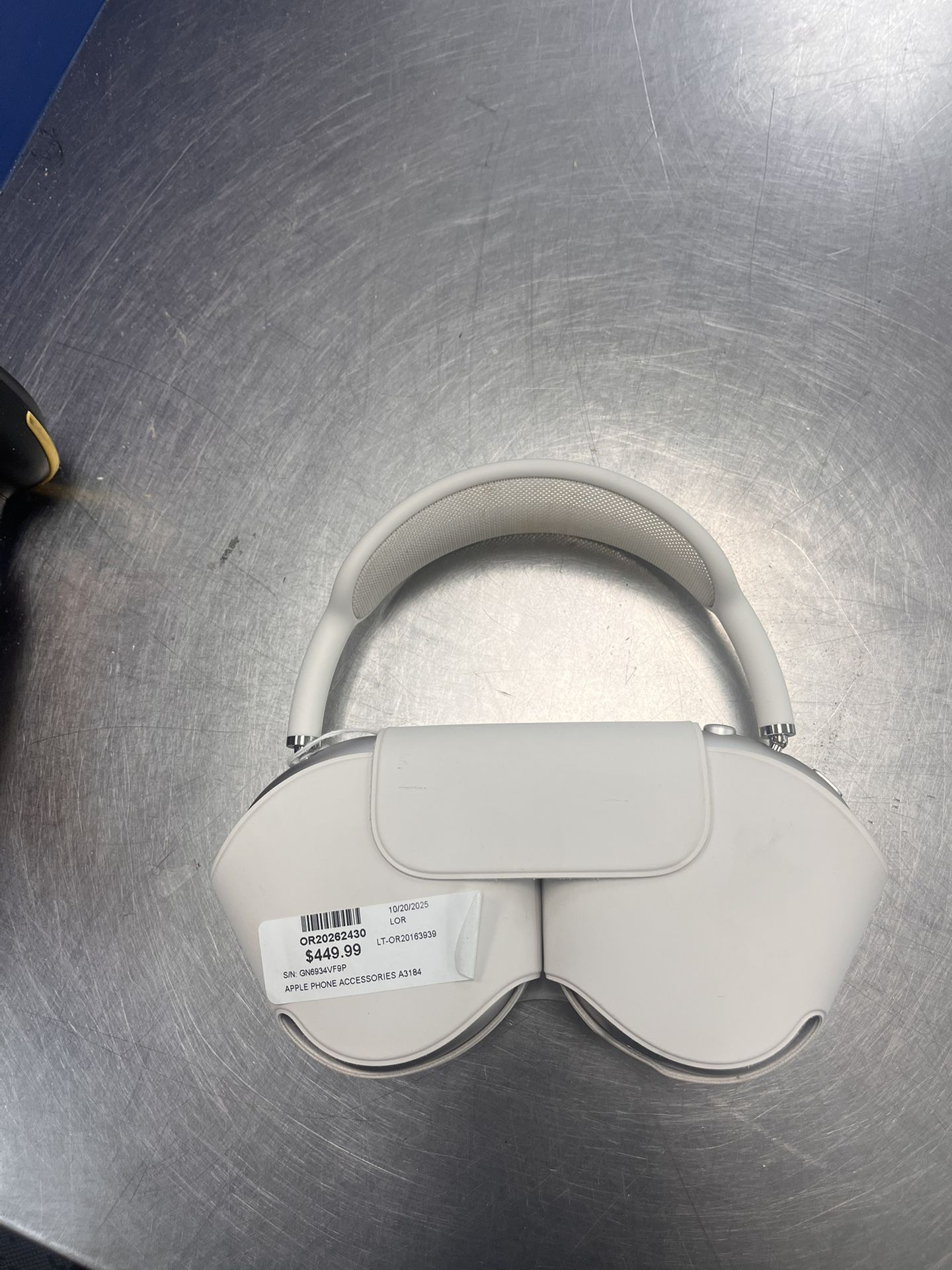 AirPods Max Comes With Cover And Charger