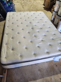 Rufino pillow top mattres