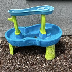 Child’s standing water toy