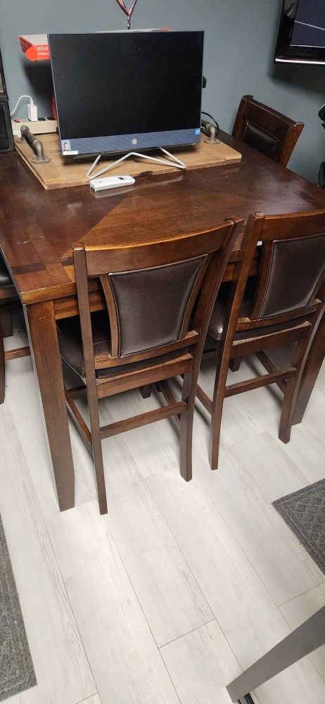 High Top Table  4 Chiars