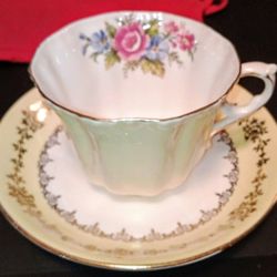 Vintage Royal Grafton Pattern #7052 (Rare) Beautiful Gilt Floral Soft Yellow Fine Bone China 'Made In England' 1 Tea Cup & Saucer, No Chips Or Cracks 