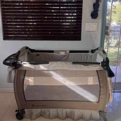 Baby Trend Corral Con Cambiador 