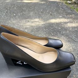 Naturalizer - Karina, Black Leather- Size 9M And 9W
