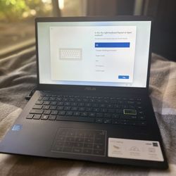 2022 ASUS Vivobook Go 14" Laptop - Windows 11 - Like New w/ Charger