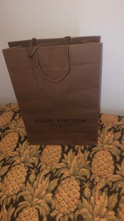 Louis Vuitton Orig Shop Bag https://offerup.co/faYXKzQFnY?$deeplink_path=/redirect/“””
