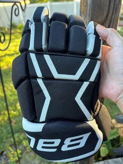 Bauer Hockey Glove Black and White