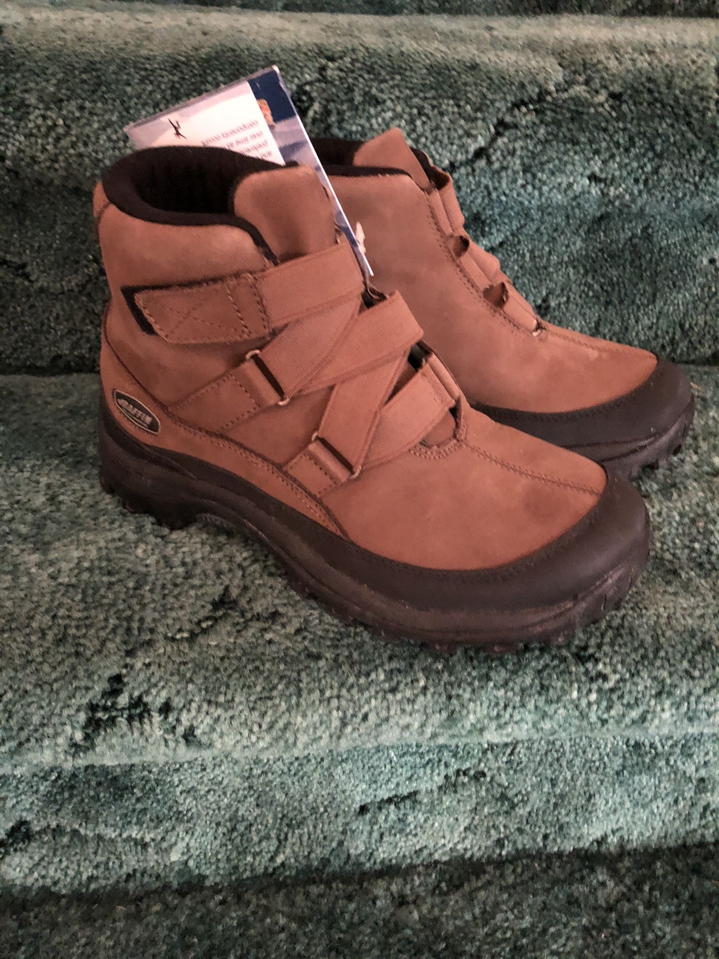 Brand new BAFFIN boots