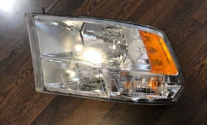 USED REF#1533 || 2013-2018 DODGE RAM 1500 || LEFT HAND/DRIVER SIDE HEADLIGHT 