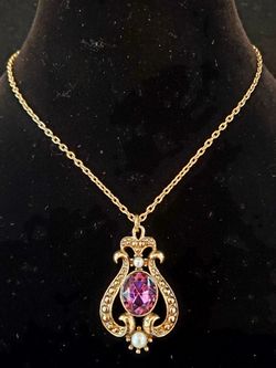 $10. Vintage Avon Gold Pendant Amethyst Crystal Pearl Accented Pendant Necklace 24”.