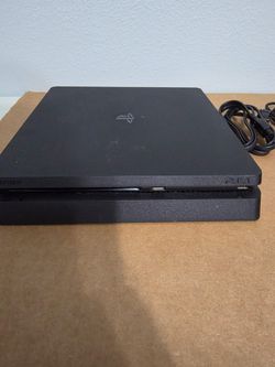 Sony PlayStation 4 slim console+ 2 Controllers