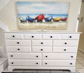 VAUGHAN BASSETT SOLID WOOD DRESSER EXCELLENT CONDITION DELIVERY AVAILABLE