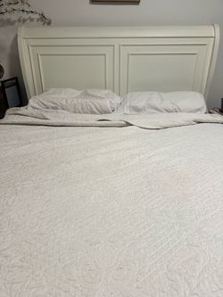 Queen white sleigh bed