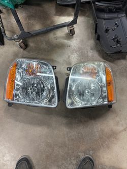 2007 -  2014 GMC Yukon headlights