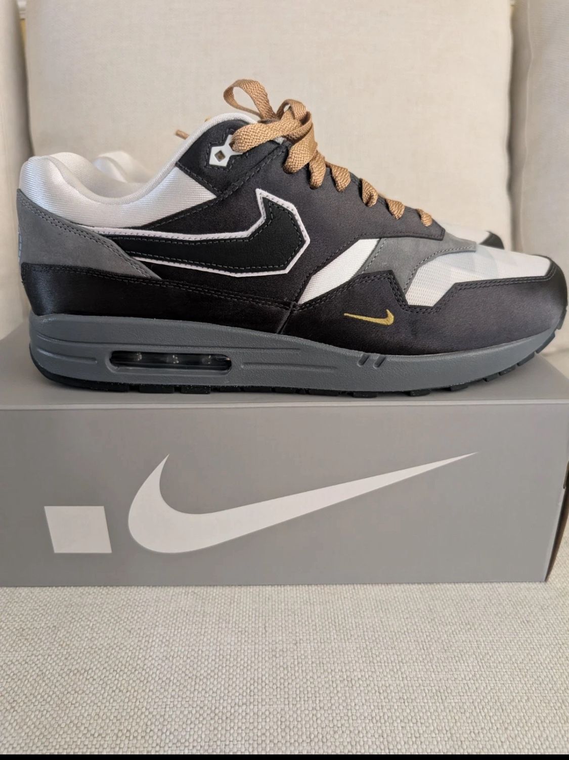 Nike .Swoosh Air Max 1 Low Poly - Big Head Mode - Size 13