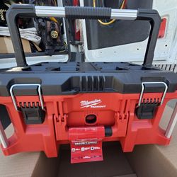 Milwaukee PACKOUT Portable Tool Box